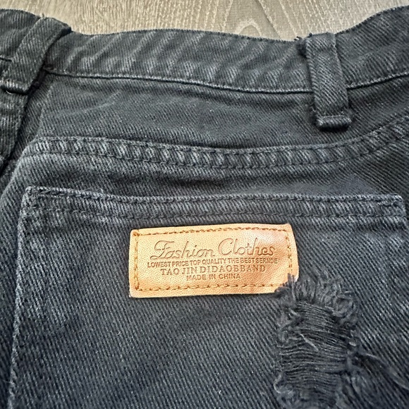 Black shorts - Picture 4 of 4